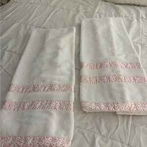 Two Schweitimer Italian 100% Finest Egyptian Cotton Bath Towels